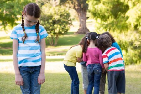 ¿Cómo apoyar a mi hijo adolescente cuando le hacen el vacío? 1. Escucha activa