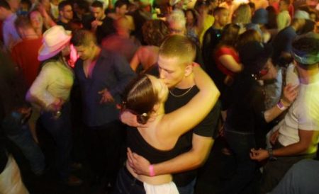 5 señales de que los hombres solo quieren pasar el rato contigo 5 señales de que los hombres solo quieren pasar el rato contigo
