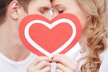 10 señales de que una mujer está enamorada de otra mujer 10 señales de que una mujer está enamorada de otra mujer