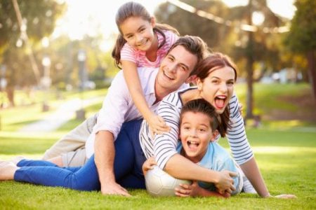 - Los pilares de la felicidad familiar: descubre los valores que fortalecen los lazos- Conoce los valores esenciales para construir una familia sólida- Descubre los valores que unen a la familia en momentos difíciles- La importancia de inculcar valores en la familia para un futuro próspero Importancia de fomentar valores en casa